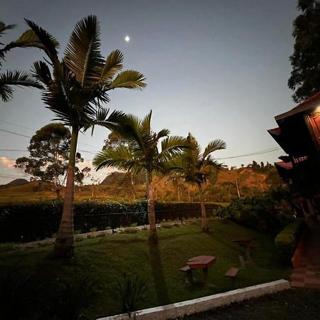 El Cielo Jardin Hotel Luaran gambar