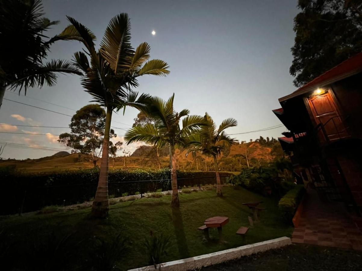 El Cielo Jardin Hotel Luaran gambar